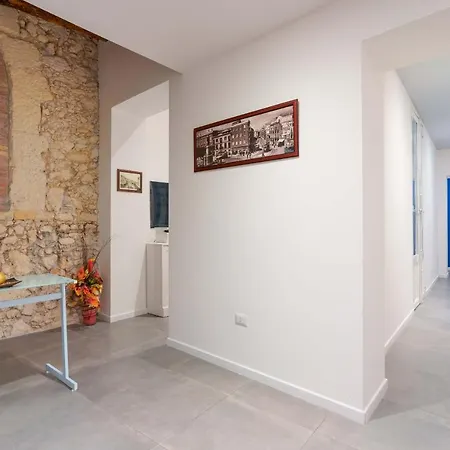 Nel Largo Casa de hóspedes 4*