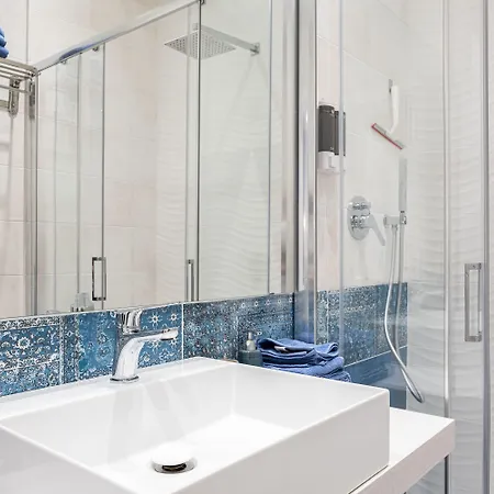 Nel Largo Casa de hóspedes 4*